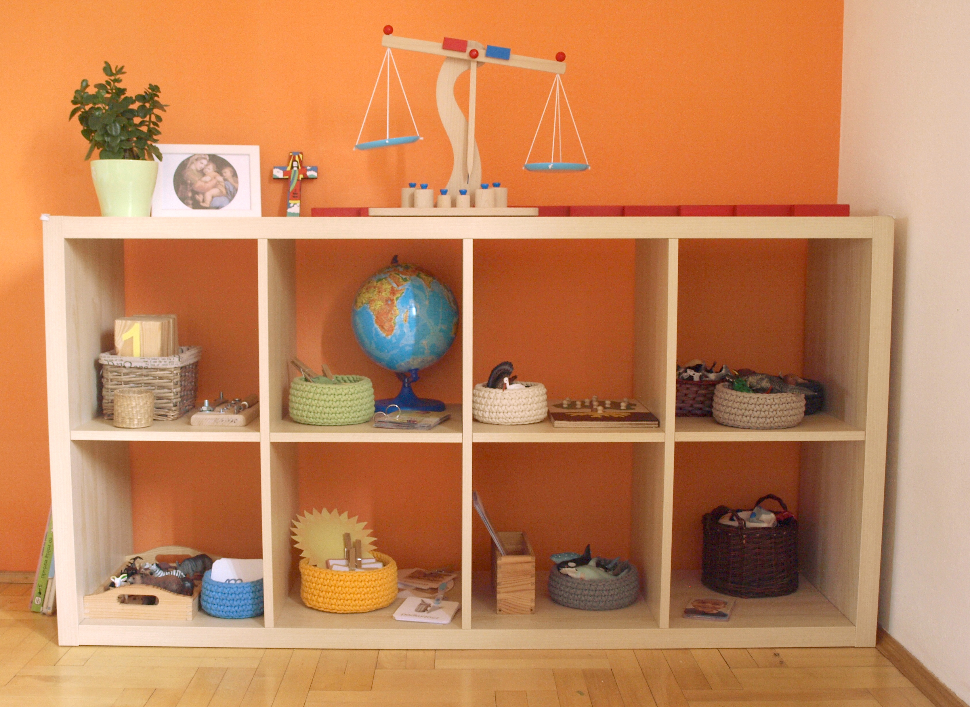 Montessori shelves - Kallax ikea shelf