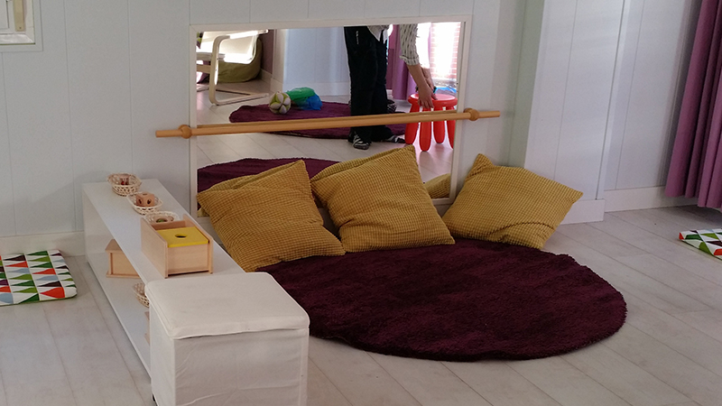 Montessori nido classroom - a cosy corner for both baby and adult