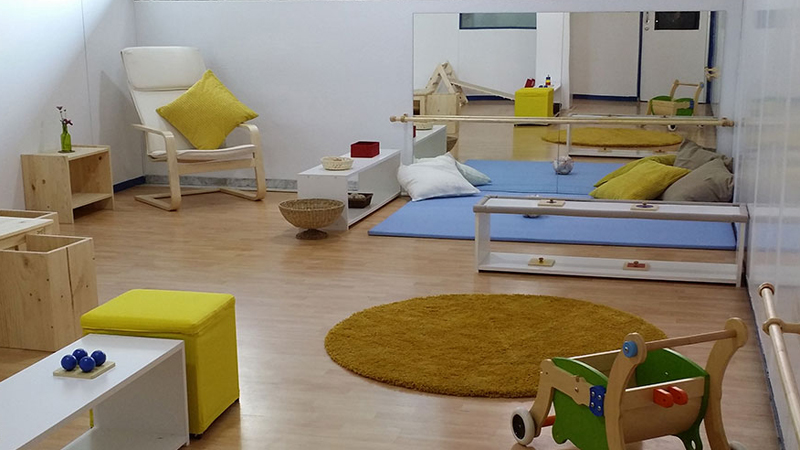 Montessori nido classroom - a simple and beautiful space for babies to enjoy